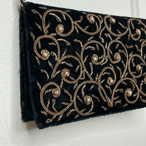 Vintage velvet embroidered bag with faux pearls - Picture 2 of 16